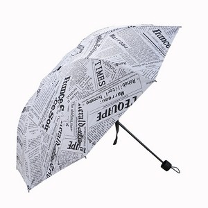 Cây dù giấy báo che mưa 