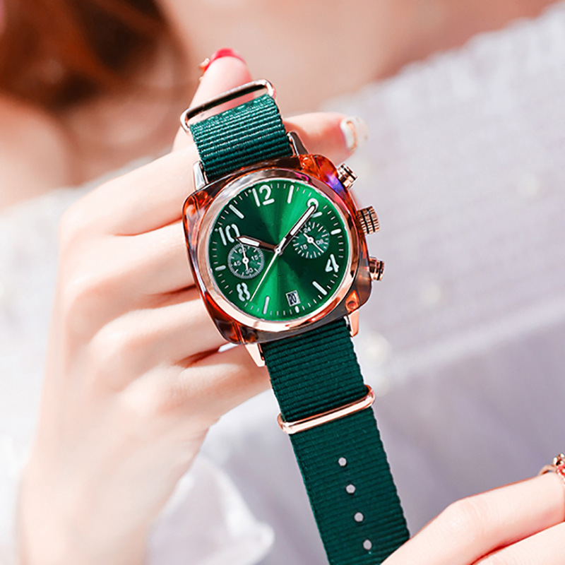 Đồng hồ nữ đeo tay mặt vuông 40mm