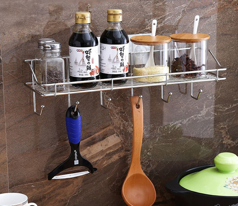 Kệ dán tường đựng vật dụng kèm 6 móc