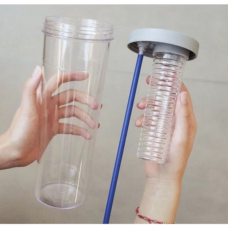 Bình nước bằng nhựa có lọc và ống hút 750ml