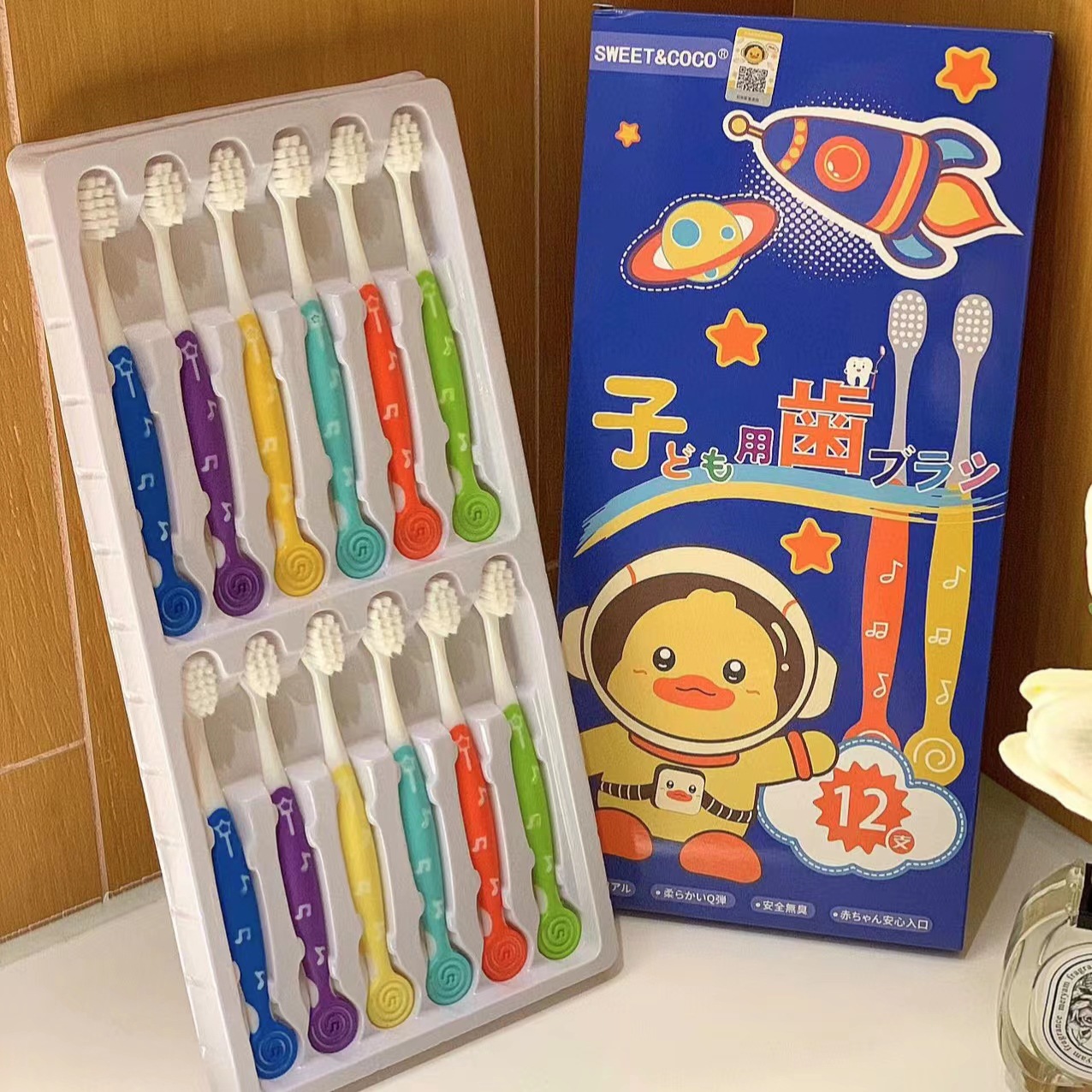 Set 12 cái bàn chải hộp xanh
