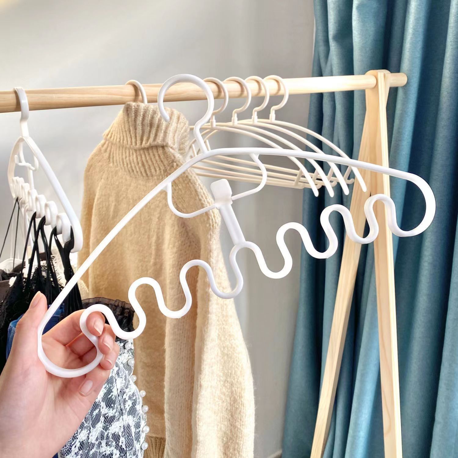 Móc nhựa quần áo tiện dụng