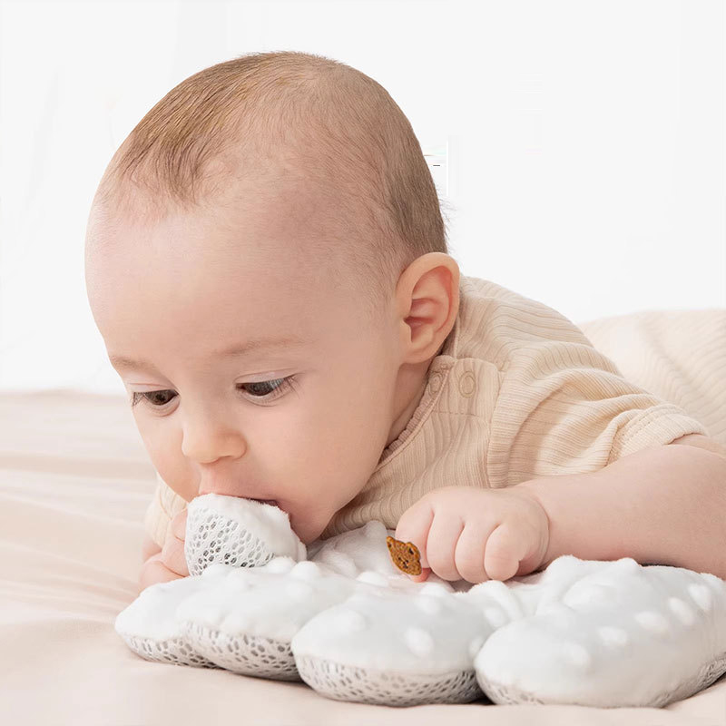 Gối Bông Hình Bàn Tay Vỗ Ru Ngủ Cho Bé