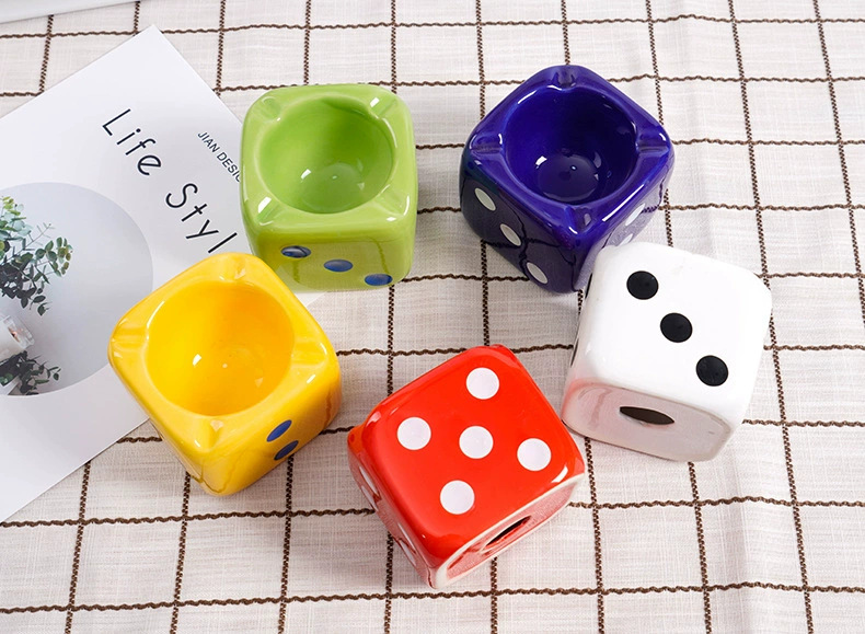 Gạt Tàn Gốm Hình Xúc Xắc